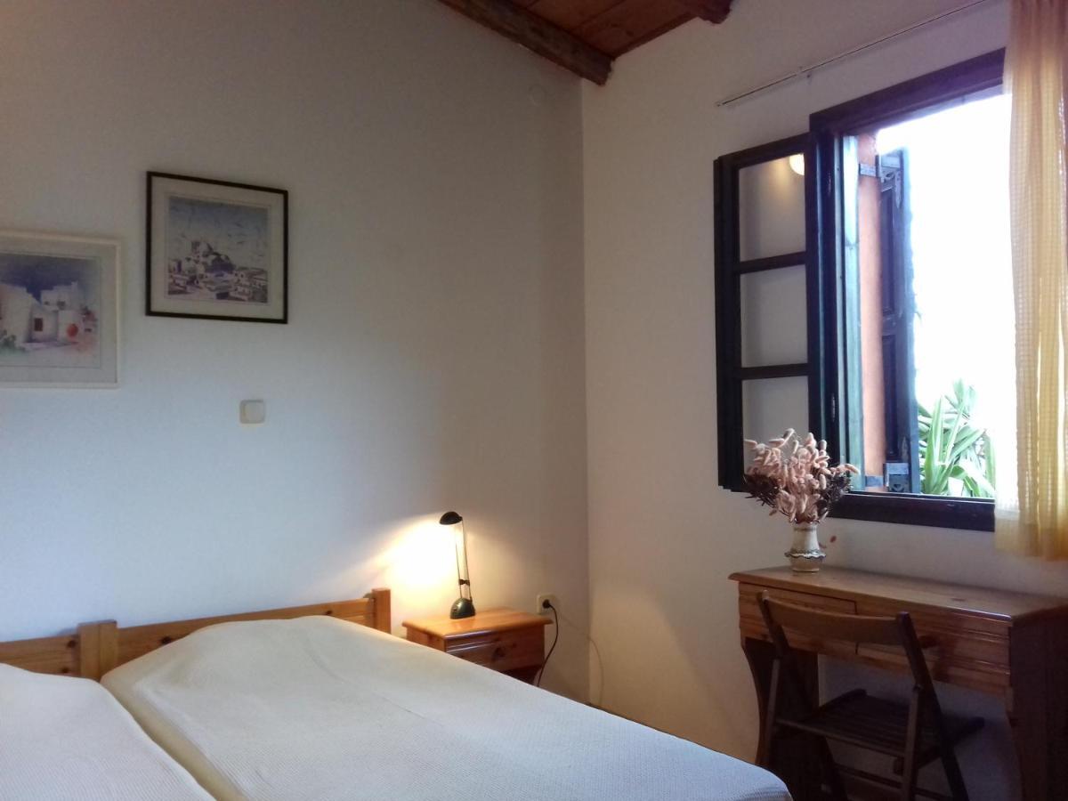 Ikarian Centre - Accommodation & Mountain Hiking エヴディロス エクステリア 写真