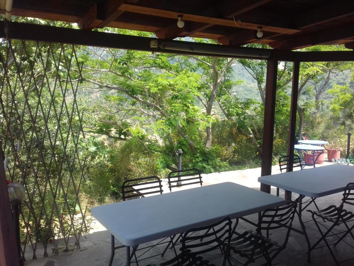 Ikarian Centre - Accommodation & Mountain Hiking エヴディロス エクステリア 写真
